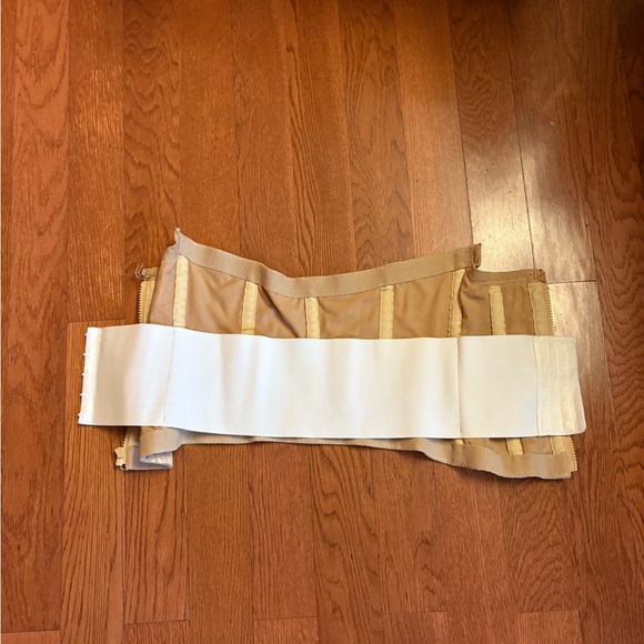 Dao Body Shaper Beige Lace Shapewear Corset. Size Medium. EUC - Picture 7 of 10